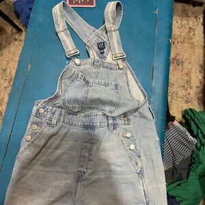 Gap overall shorts